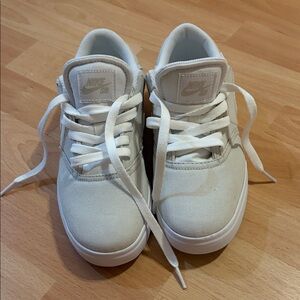 Nike SB White Lace-Up Sneakers